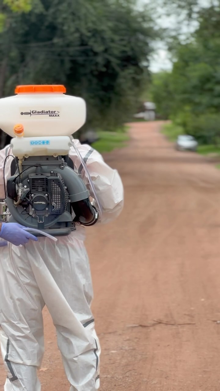 Fumigación contra el dengue en escuelas de Villa del Dique
