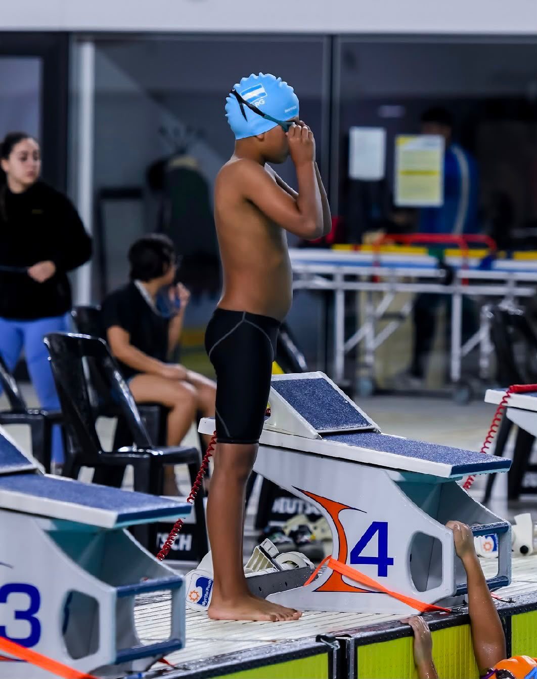 Dante Zárate compitiendo en el Torneo Nacional de Natación en Parque Roca