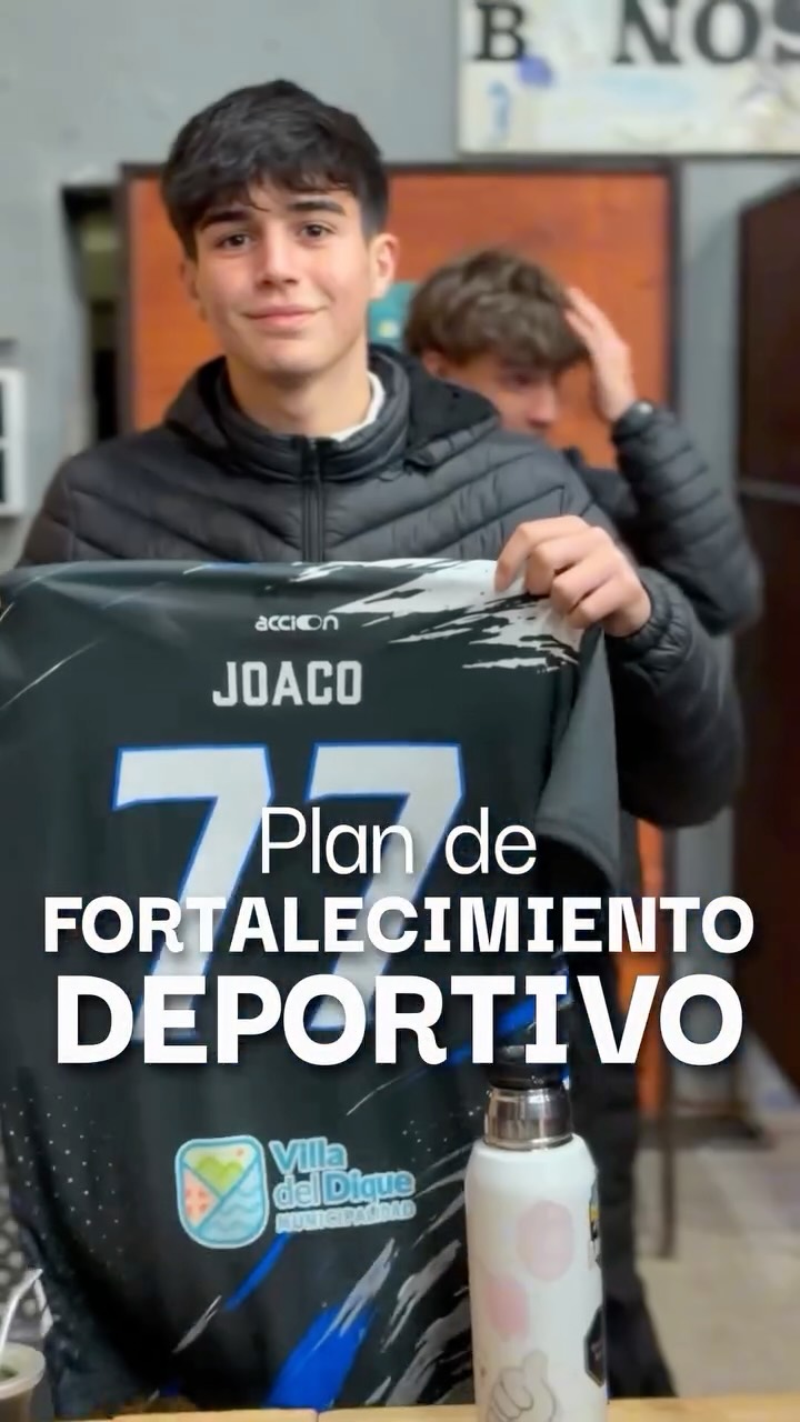 Jugadores del Vóley Municipal con la nueva indumentaria
